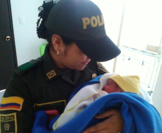 policajka-i-mala-beba (1)